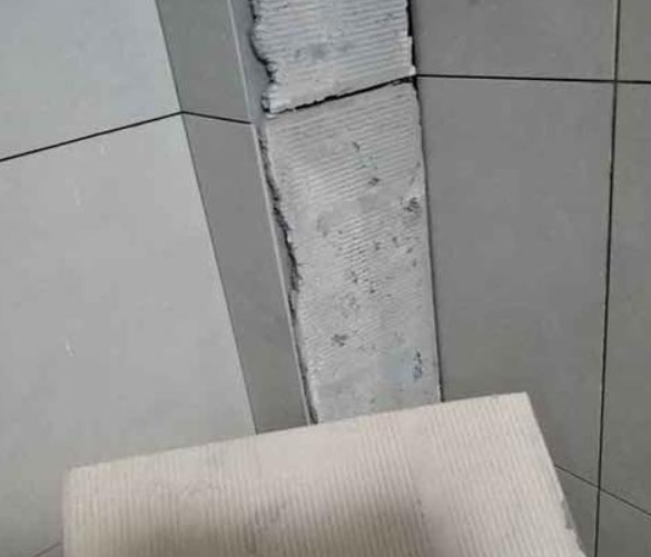 克孜勒苏柯尔克孜瓷砖空鼓维修公司分享下厨房瓷砖脱落的补救措施。